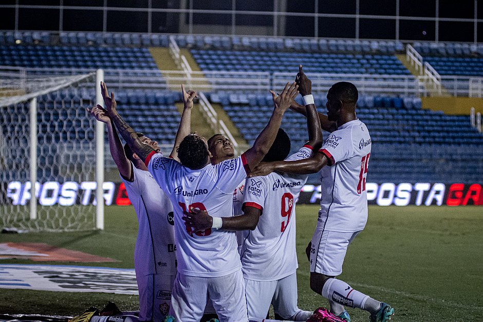 Vitória vence o Ceará fora de casa e reassume liderança da Série B