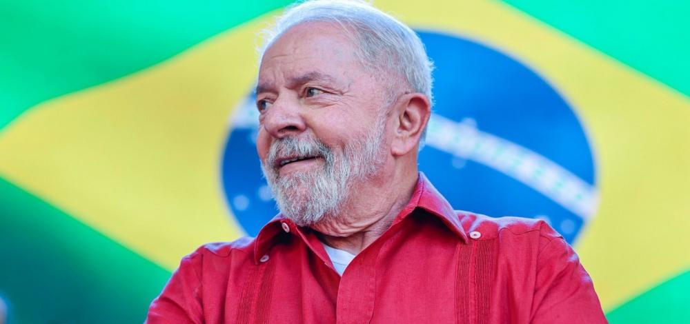 Lula desembarca em Salvador para assinar Lei Paulo Gustavo e lançar plataforma de planejamento participativo