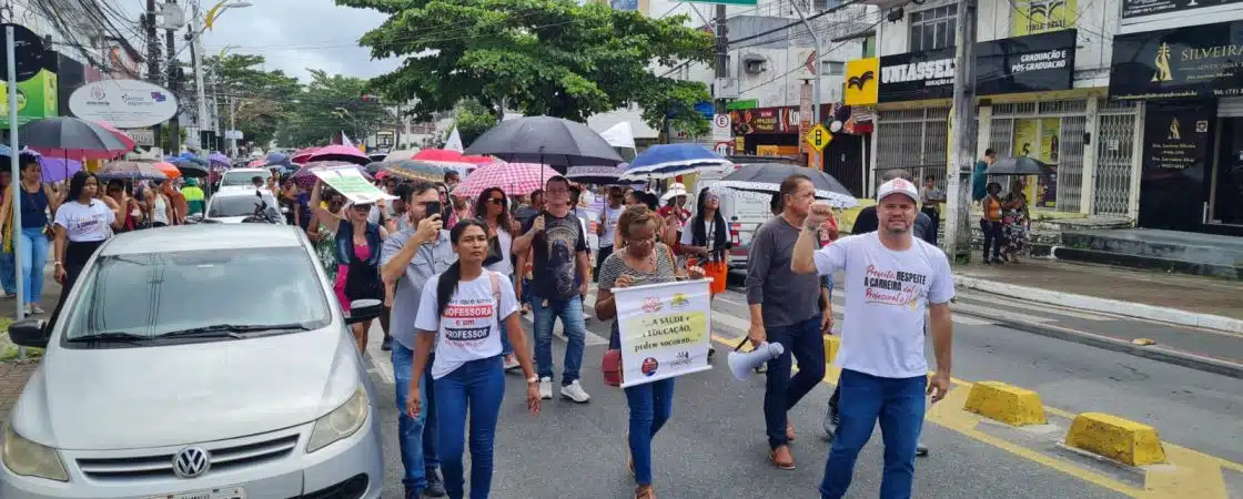 Professores de Camaçari seguem em 3° dia de paralisação e cobram reajuste para toda categoria
