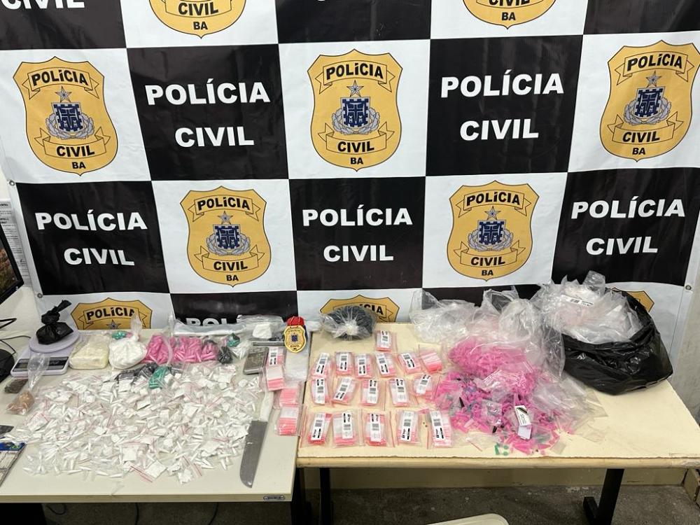 Polícia apreende diversas porções de cocaína em Simões Filho