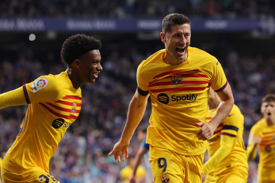 Barcelona vence Espanyol e conquista 27º título do Espanhol 