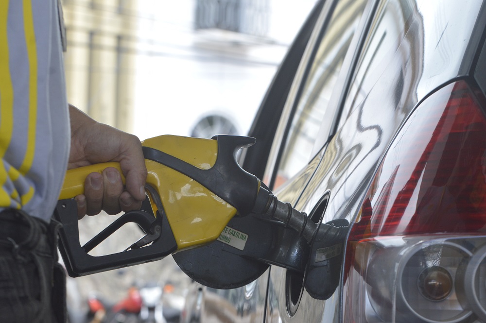 Petrobras afirma que está discutindo mudanças na política de preço do diesel e da gasolina 