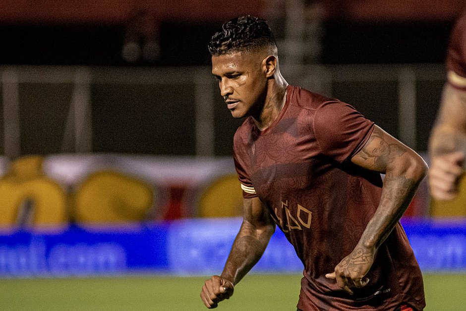 Rodrigo Andrade desfalca o Vitória contra o Mirassol