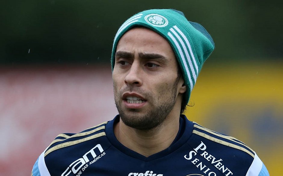 Ídolo do Palmeiras é internado em ala psiquiátrica, diz jornal