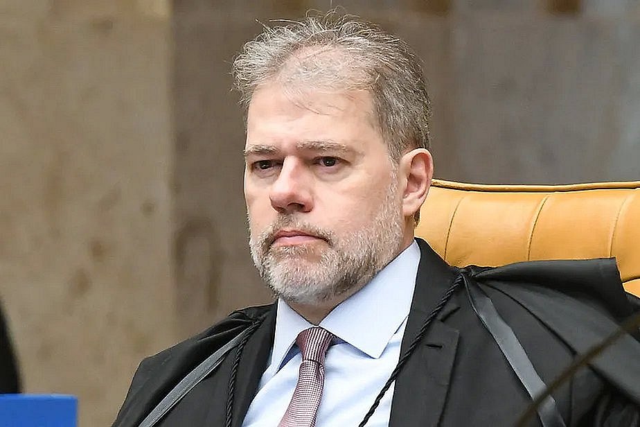 Ministro Dias Toffoli é internado com covid, em Brasília