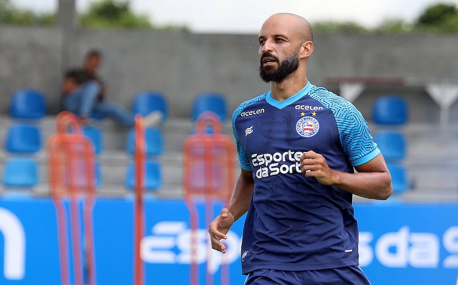 Bahia recebe o Goiás em duelo direto por posições no Brasileirão