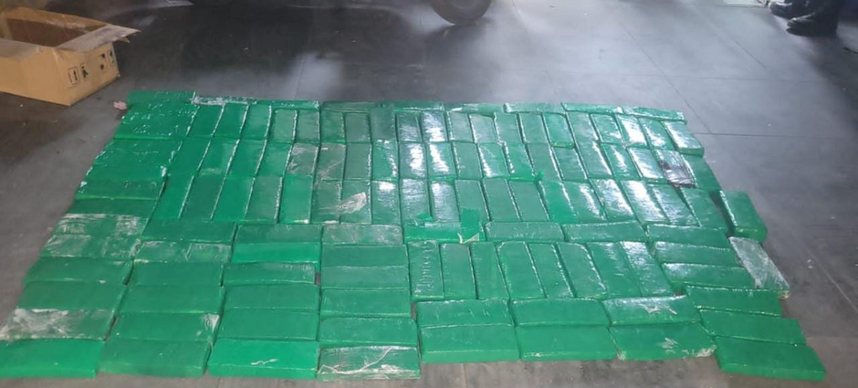 Polícia encontra 100kg escondida em bagagem dentro de ônibus