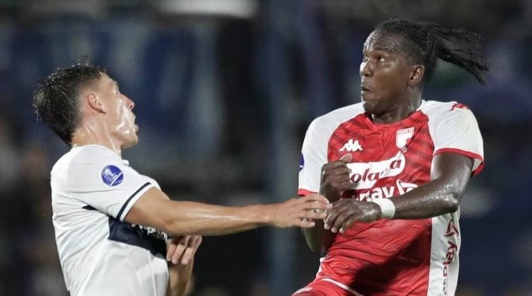 Ex-jogador do Bahia é vítima de racismo em jogo na Argentina