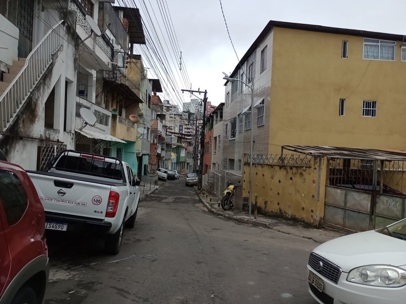 Feto é encontrado morto dentro de contêiner de lixo em Salvador