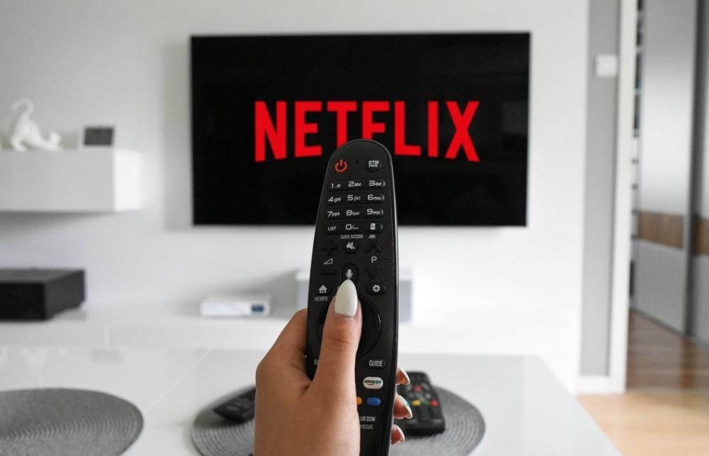 Procon notifica Neflix por cobrança de compartilhamento de assinatura