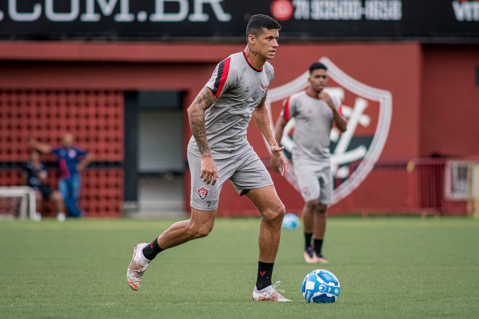 Desfalcado, Vitória joga pela liderança da Série B contra o Avaí