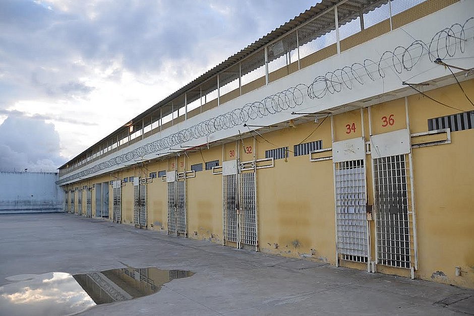 Justiça volta atrás e manda 17 detentos de Feira para presídio em Salvador