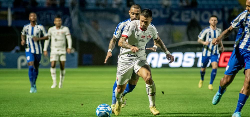 Vitória deixa resultado escapar, empata com o Avaí e vê liderança ameaçada da Série B