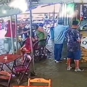 Homem é executado a tiros em praça de Camaçari
