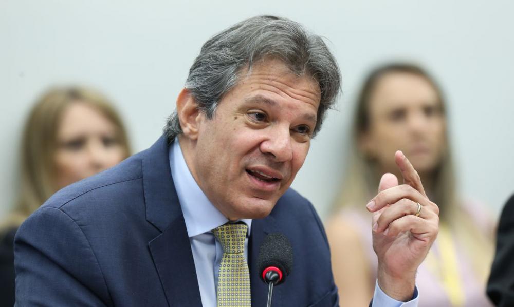 Haddad quer entregar a Lula estudos para baratear carros nesta semana