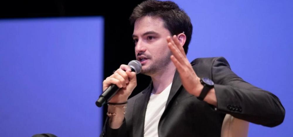Felipe Neto deve indenizar mulher em R$ 5 mil por vazar mensagem privada