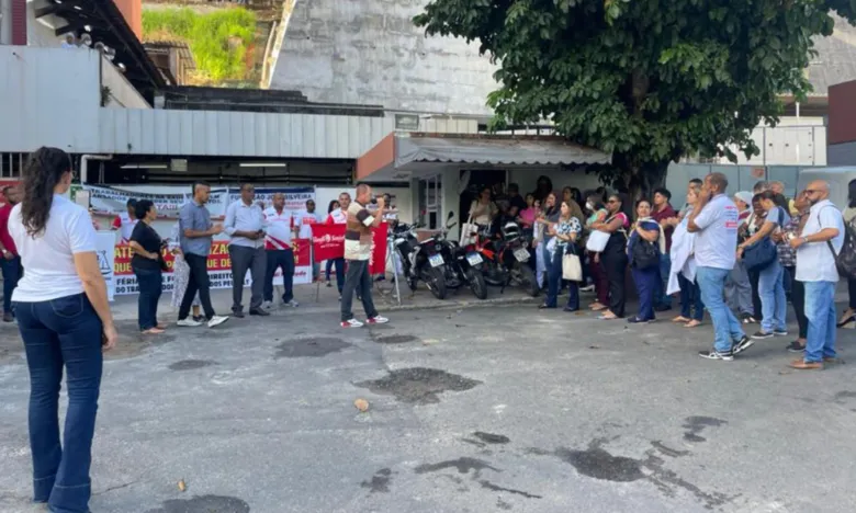 Trabalhadores da saúde fazem protesto por falta de reajuste salarial