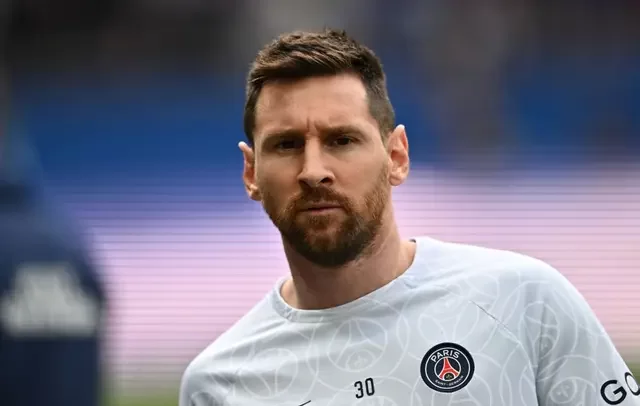 Técnico do PSG, Cristophe Galtier, oficializa saída de Messi do time