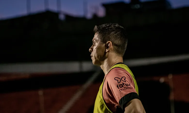 Vitória tenta se manter na liderança da Série B contra o Ituano