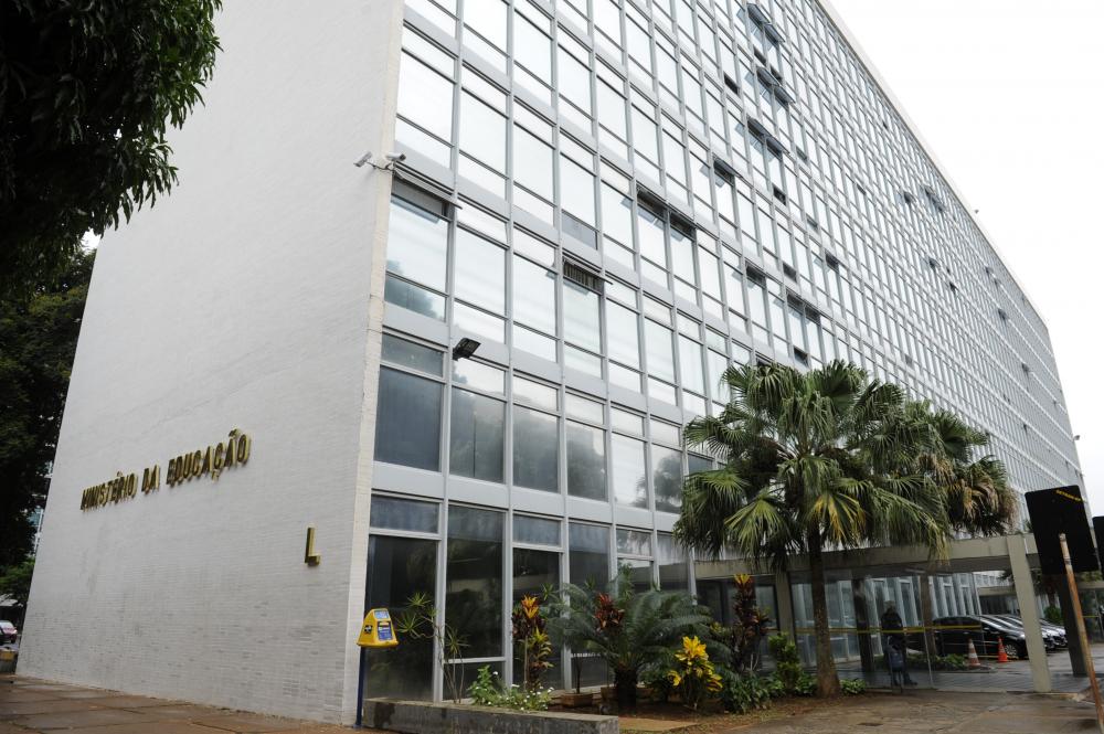 MEC aumenta limite de financiamento do Fies para alunos de Medicina