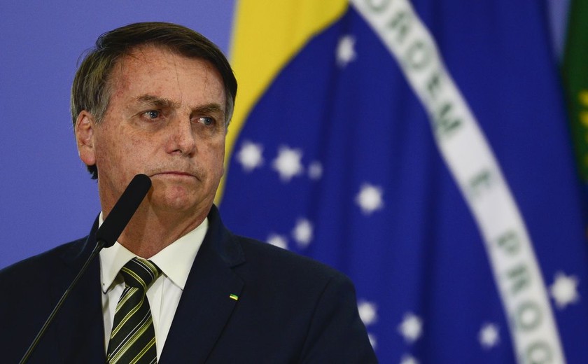 Justiça manda notificar Bolsonaro sobre multa de R$ 376 mil por falta de máscara em ato