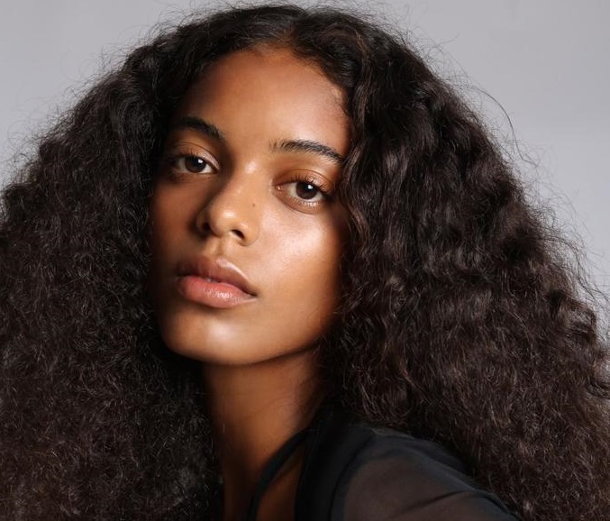 Descoberta em Dias d’Ávila, modelo de 17 anos desfila para grife Carolina Herrera