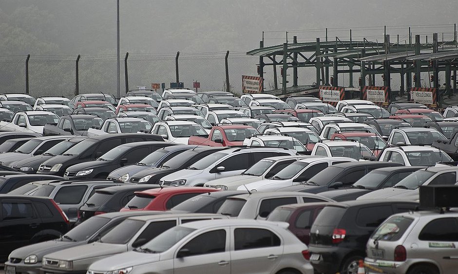 Governo anuncia barateamento de carros com desconto de R$ 2 mil até R$ 8 mil