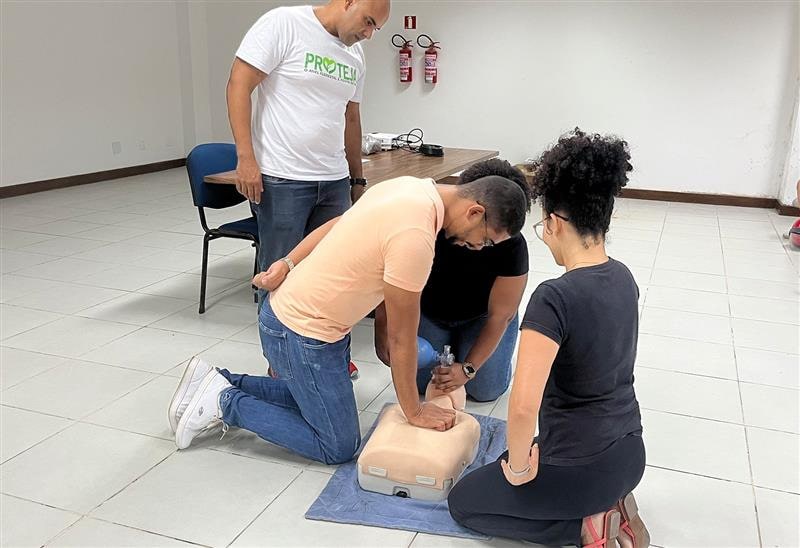 Prefeitura de Dias d'Ávila promove Curso de Primeiros Socorros para equipes das escolas públicas municipais