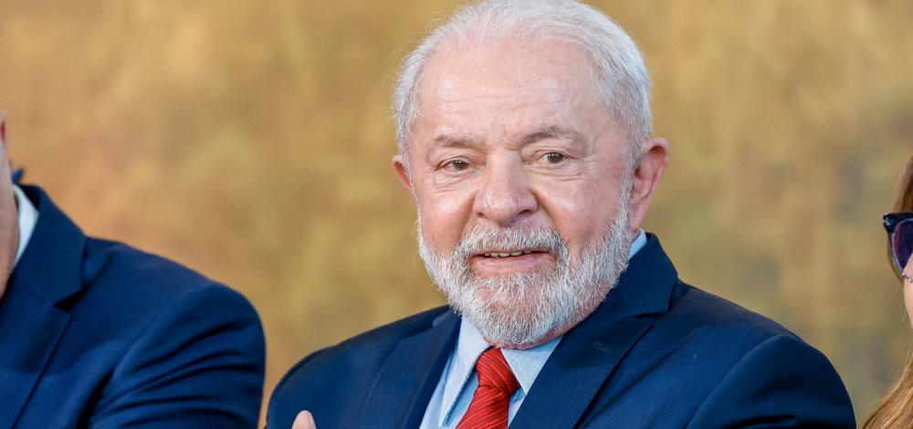 Aprovação do governo Lula oscila para baixo e chega a 37% de 