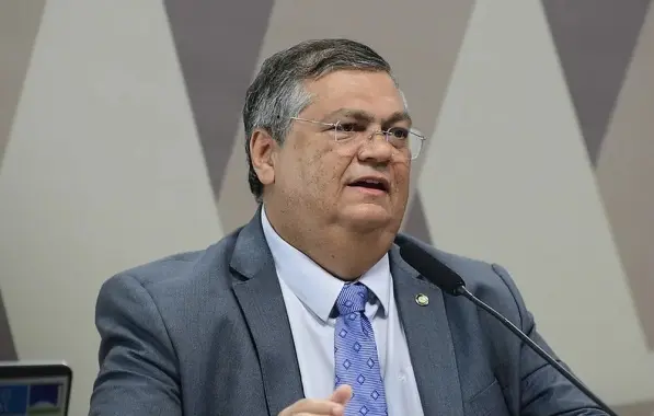 Flávio Dino descarta censura prévia em shows de Roger Waters no Brasil