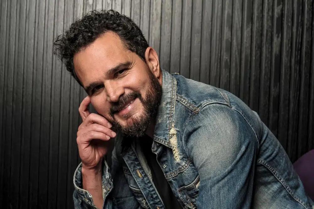 Ex-esposa de Luciano Camargo diz que cantor é gay 
