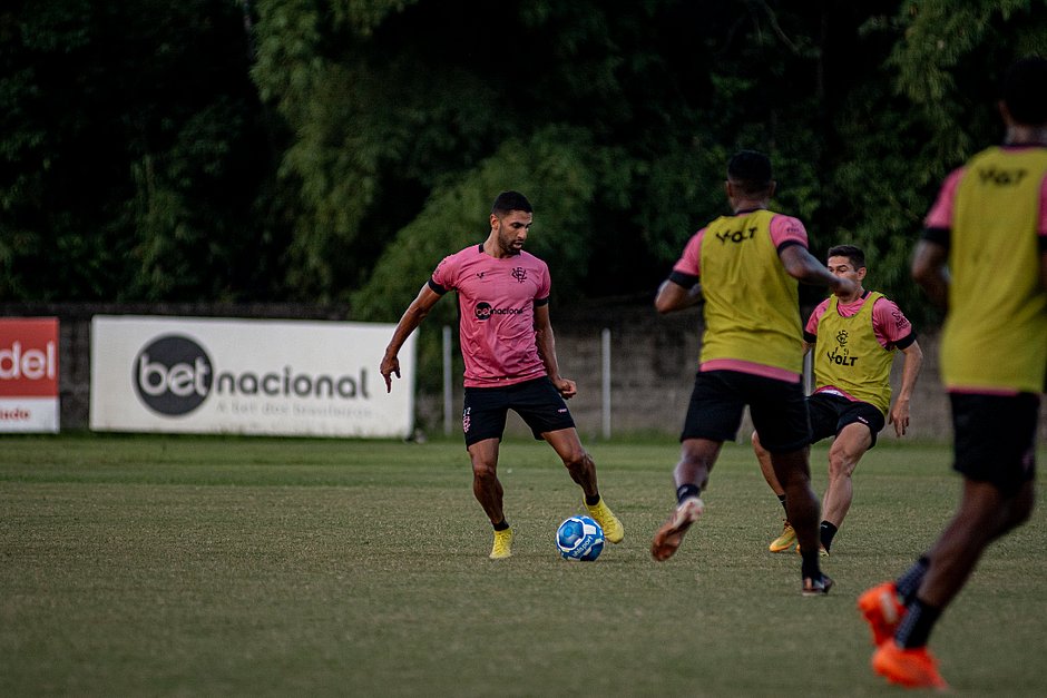 Vitória faz confronto direto com o Criciúma no Barradão