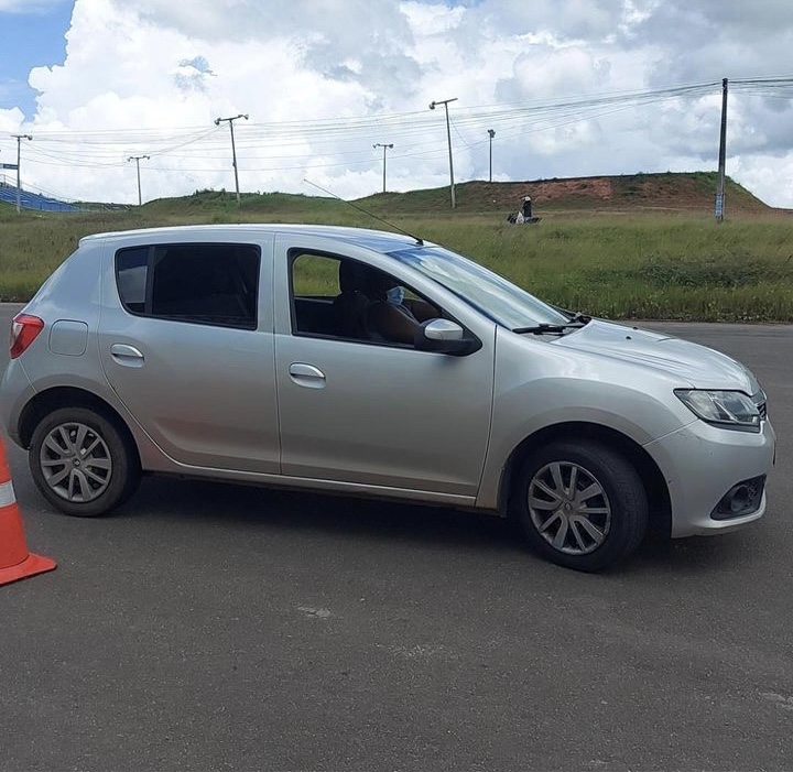 Instrutor veicular tem carro tomado de Assalto em Camaçari
