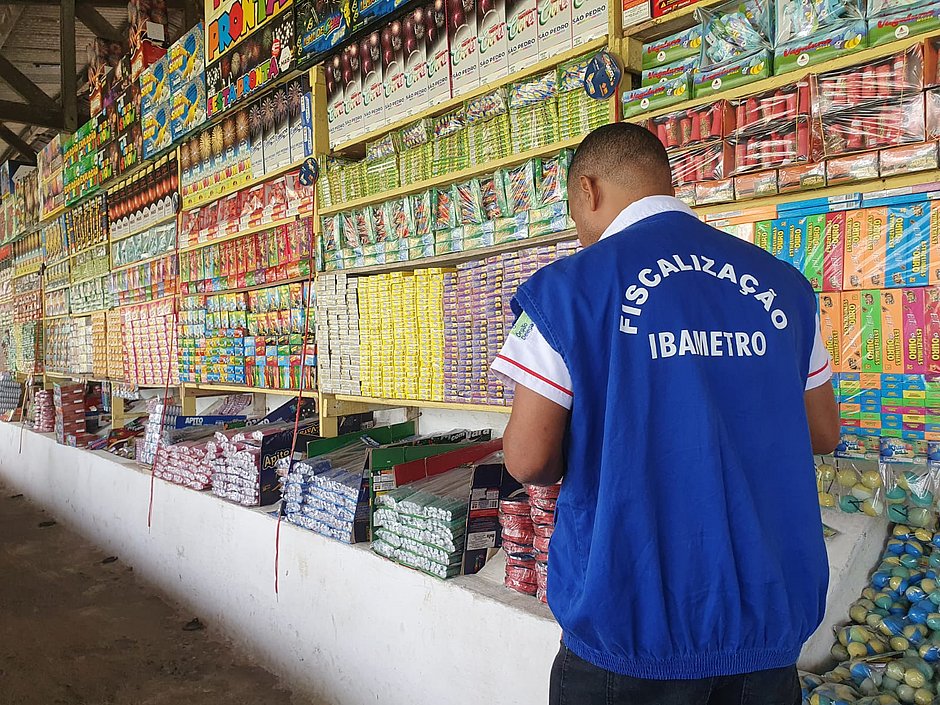 Procon inicia fiscalização da venda de fogos e artefatos das festas juninas