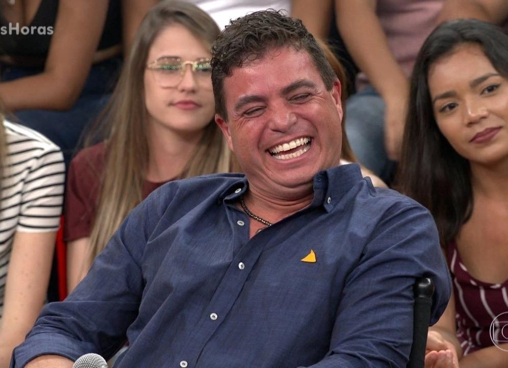 Ex-BBB 3, Dhomini, é flagrado invadindo bar e espancando dono do estabelecimento