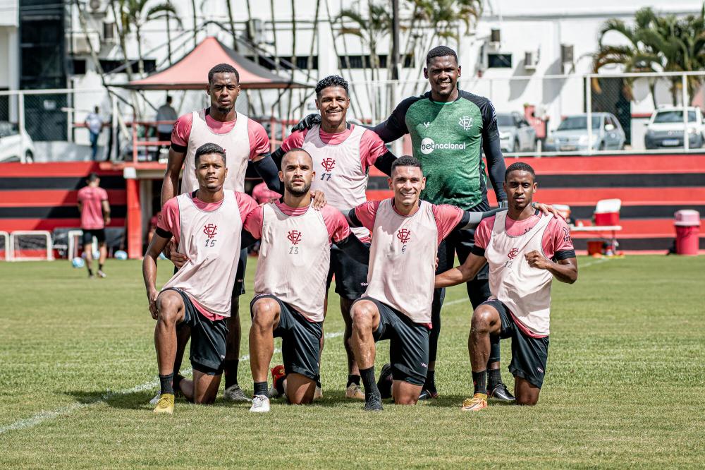 Decisiva nos triunfos, defesa do Vitória tenta retomar bom início