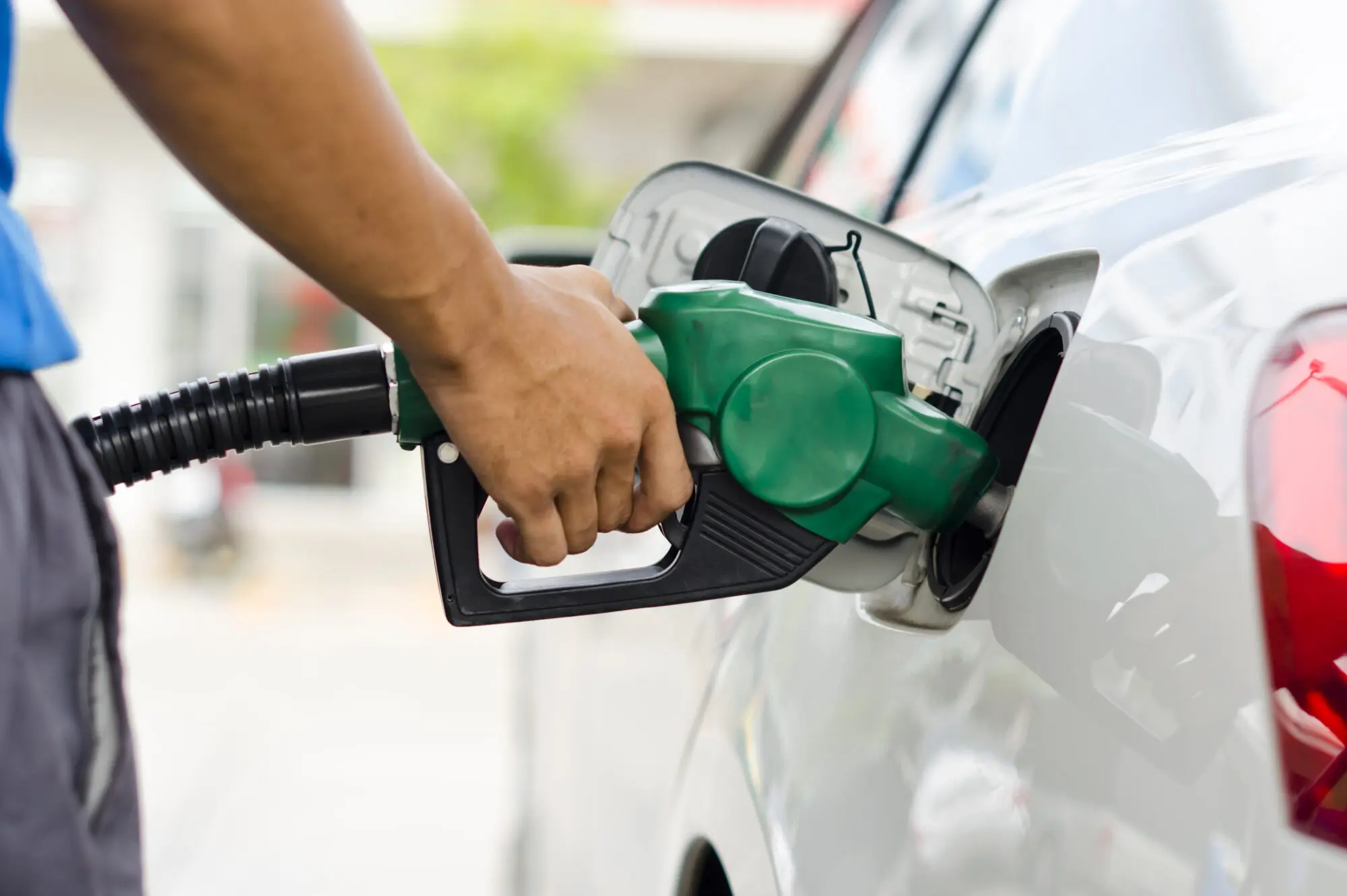 Litro da gasolina fica mais barato para distribuidoras 