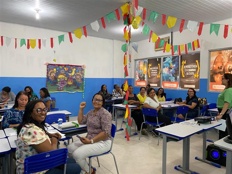 Prefeitura de Dias d'Ávila fortalece o ensino público com aquisição de novas coleções de livros didáticos