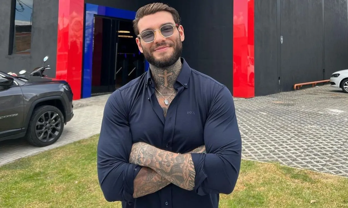 Lucas Lucco inaugura academia de ginástica em Salvador