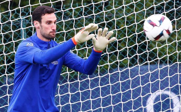 Goleiro do PSG sai do coma induzido: 'É um campeão'