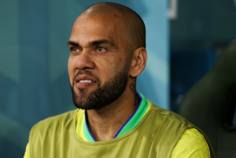 'Eu a perdoo', dispara Daniel Alves sobre mulher que o acusa de estupro
