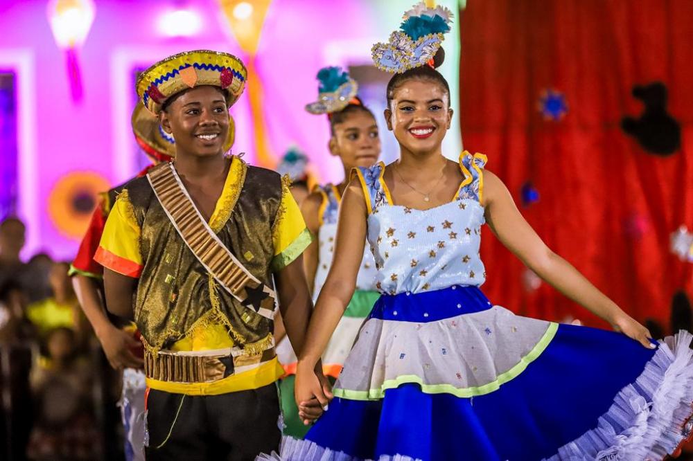 Festival de quadrilha reúne alunos da rede municipal com apresentações animadas na Praça Amado Bahia