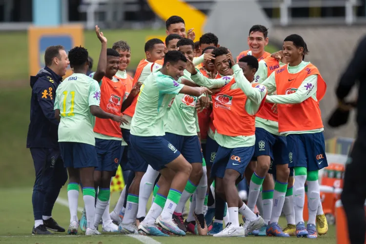 Seleção Brasileira desembarca em Salvador para jogar Copa 2 de Julho