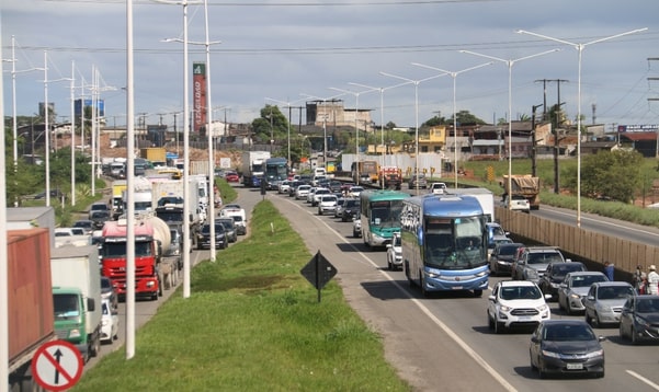 Motoristas enfrentam mais que dobro de tempo de viagem na BR-324