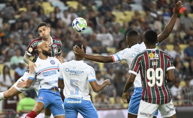 Com um a mais, Bahia leva virada e perde para o Fluminense