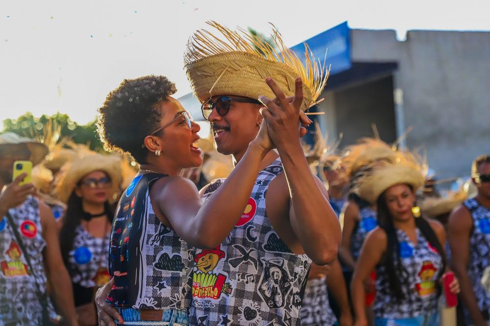 Bloco Espantalho encerra São João de Mata com lindo desfile