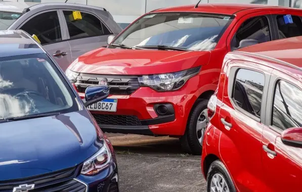 Concessionárias limitam venda de carros com descontos por receio de fim do plano