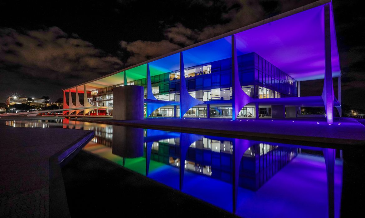 Governo anuncia iniciativas por direitos de população LGBTQIA+