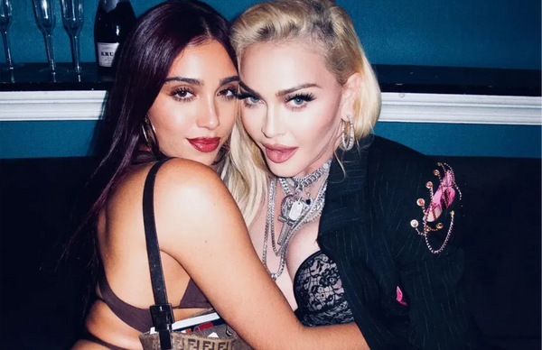 Madonna é acompanhada pela filha durante intubação na UTI