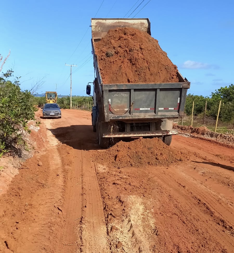 Prefeitura inicia manutenção paliativa na estrada de Santo Antônio 